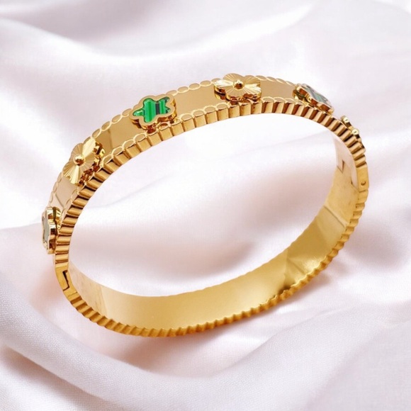 STAINLESS GOLD AND MALACHITE CLOVER BANGLE - Picture 1 of 4